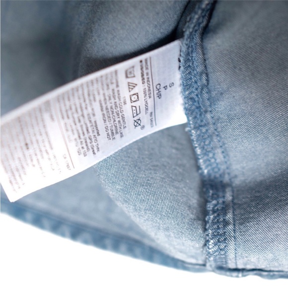 Gap Sleeveless Chambray V-Neck Tank Top - Picture 7 of 7